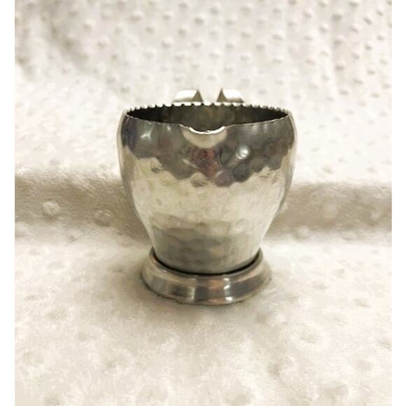 Vintage Rodney Kent Floral/Bow Hammered Aluminum Sugar Bowl, Creamer, Tray Set - Picture 9 of 10